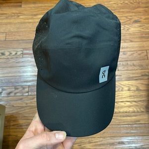 On running unisex baseball cap in black